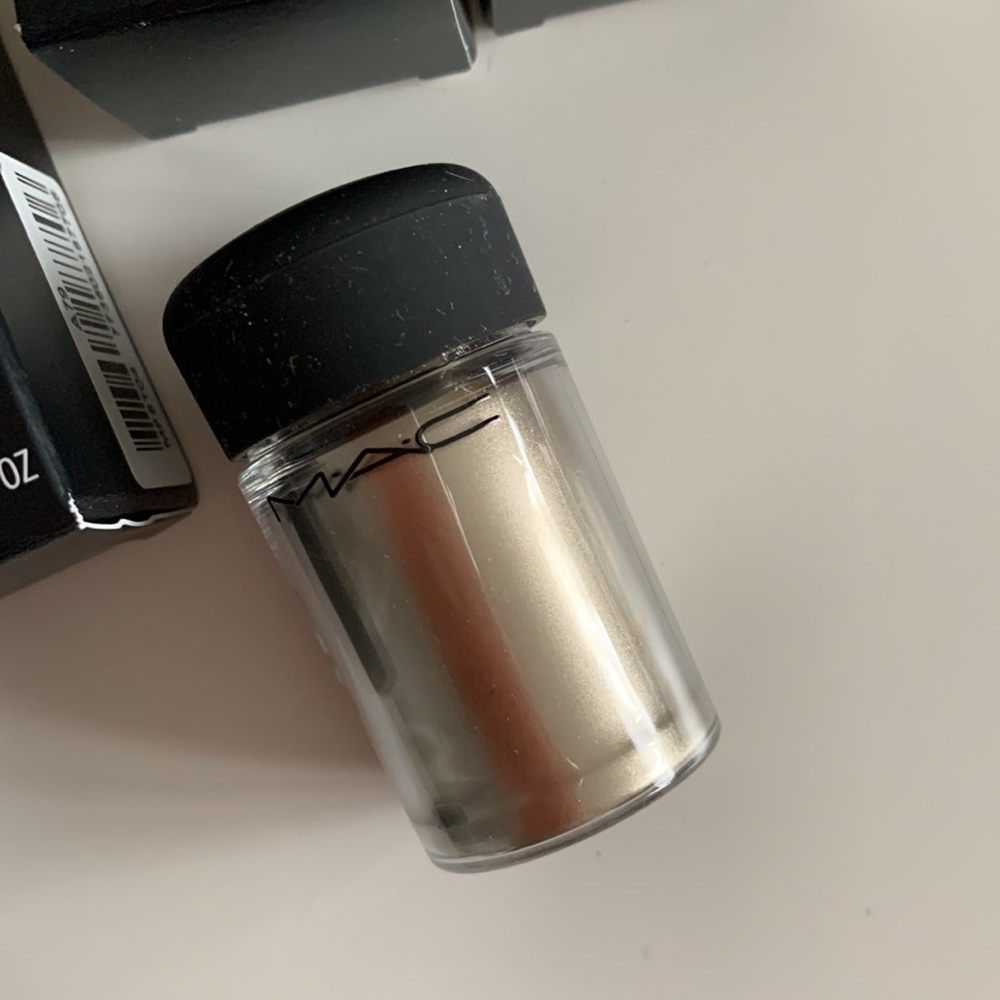 MAC platinum pigment NEW - Picture 2 of 2